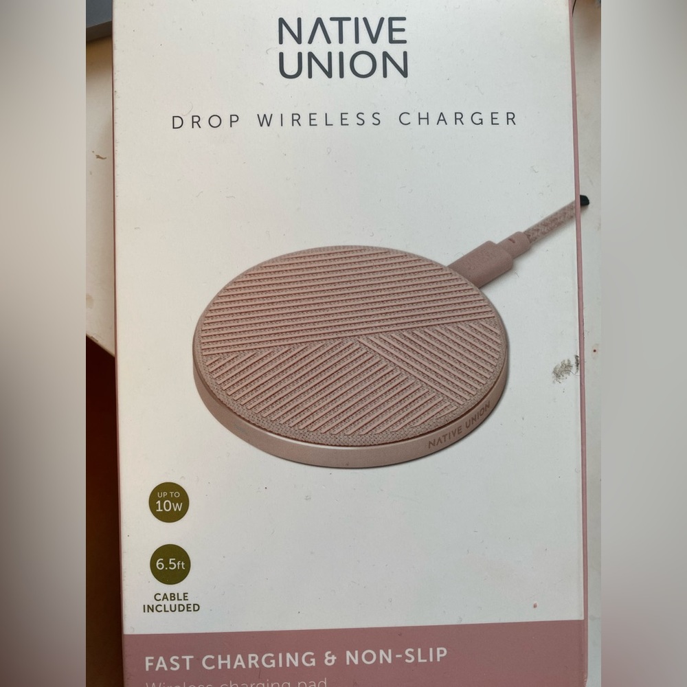 Native Union drop wireless charger fast charging and non-slip
